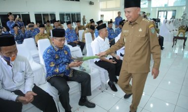 Bupati Asahan Upah-Upah  Jemaah Calon Haji Anggota Korpri