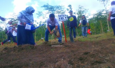 Peringati Hari Bhakti Dokter Indonesia ke-115, IDI Tulungagung Tanam Ratusan Pohon