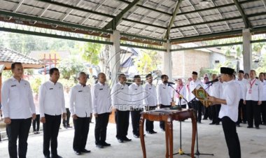 Bupati Arifin Lantik 8 Pejabat di Lingkup Pemkab Trenggalek