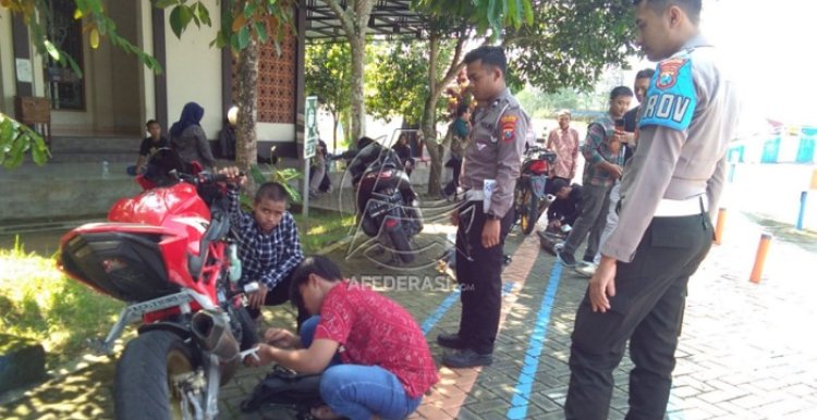 Terjaring Operasi, Puluhan Pelanggar di Trenggalek Wajib Mengganti Sesuai Spektek Kendaraan