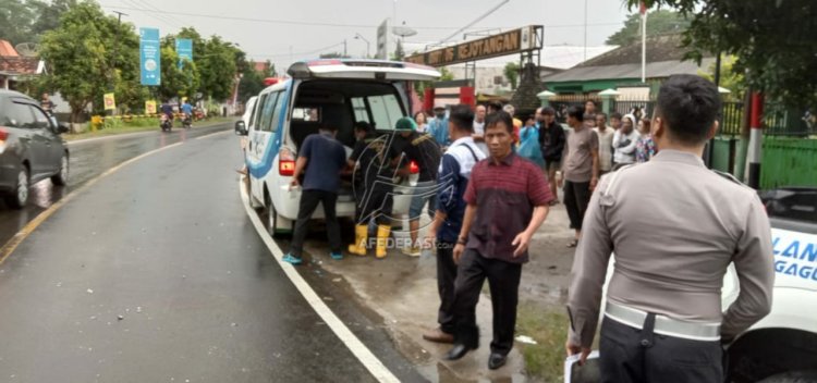 Jalan Licin dan Menikung, Pemotor Asal Blitar Tewas Usai adu Banteng dengan Pick up