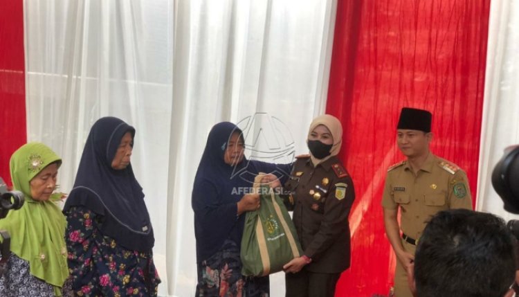 Peringati HUT Persaja ke-72, Kejati Jawa Timur dan Jajaran Bantu Korban Longsor Trenggalek