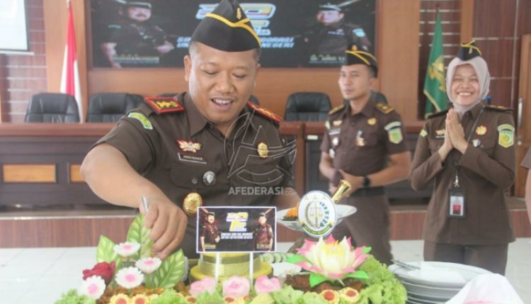 Peringati HUT Persaja ke-72, Kejati Jawa Timur dan Jajaran Bantu Korban Longsor Trenggalek