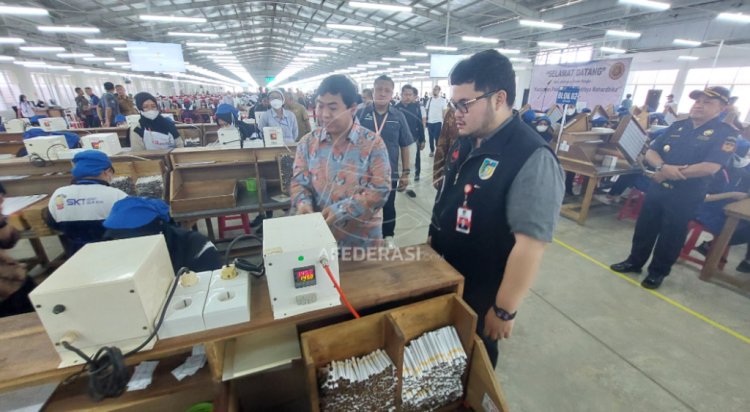 Serap Ribuan Pekerja, Bupati Kediri Apresiasi Pabrik Rokok di Pare