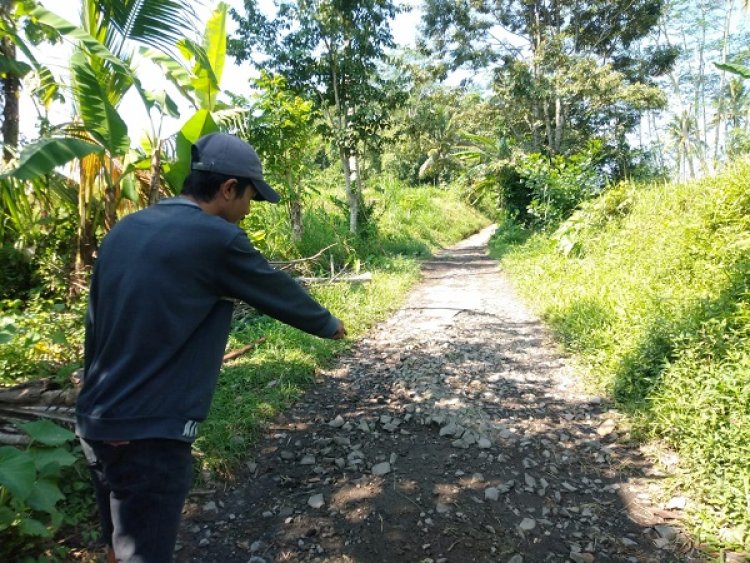 Anggaran Desa Ratusan Juta, Perbaikan Jalan Rusak Belum Jadi Prioritas