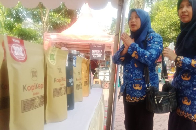 Pulihkan Ekonomi UMKM, Pemkab Bondowoso Fasilitasi Puluhan PKL di Alun-alun