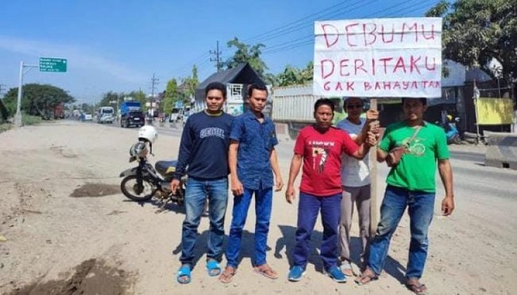 Timbulkan Debu dan Rawan Kecelakaan, Warga Protes Pengerjaan Proyek Pelebaran Jalan Raya Manyar