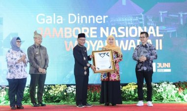 Berkontribusi Kemajuan Pengembangan Kompetensi SDM ASN, Gubernur Khofifah Raih Penghargaan APWI