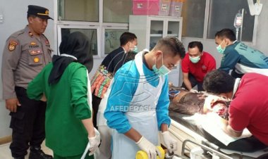 Gegara Air Masuk Area Sawahnya, Ketua RT di Situbondo Cangkul Kepala Petani