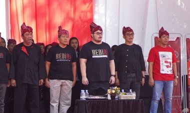 Konsisten Sikap Sempurna Saat Nyanyikan Indonesia Raya, Putri Dapatkan Beasiswa dari Bupati Kediri