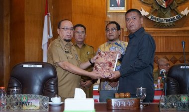Terserap 1,7 Triliun, Sekda Serahkan Ranperda LKPJ APBD 2022 ke DPRD