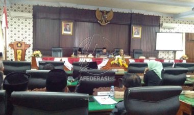 Paripurna DPRD Trenggalek, Penyampaian Pandangan Umum Fraksi Terhadap Raperda PJ Pelaksanan APBD 2022.