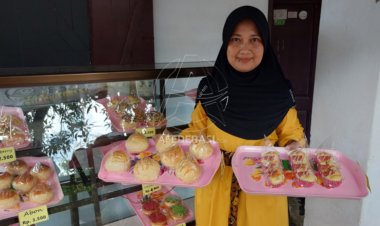 Mantan Karyawan di Kediri Raih Untung Gede Berkat Manisnya Usaha Kue Rumahan