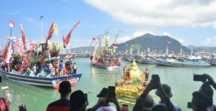 Labuh Larung Sembonyo, Menjadi Embrio Festival Pantai di Teluk Prigi Trenggalek