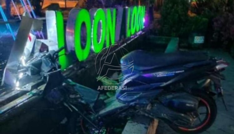 Diduga Depresi, Pemuda Tulungagung Tabrak Neon Box Alon - Alon Tulungagung