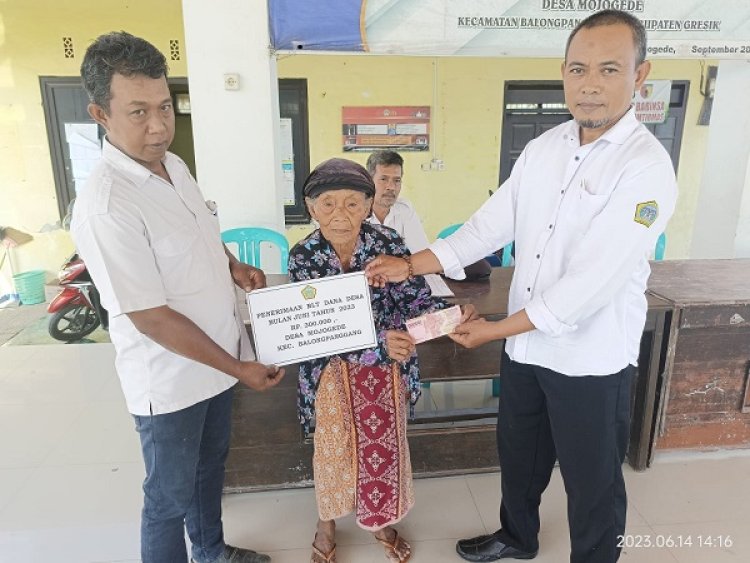 Pemdes Mojogede Gresik Bagikan BLT-DD