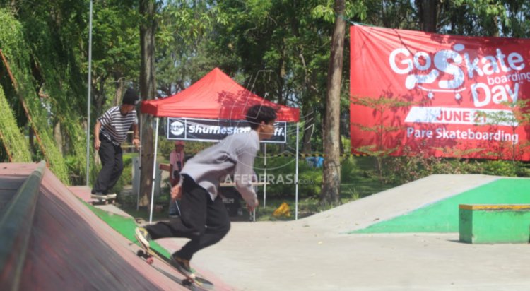 Peringati Hari Skateboard Dunia, Puluhan Skater Unjuk Kebolehan di Gumul Skate Park