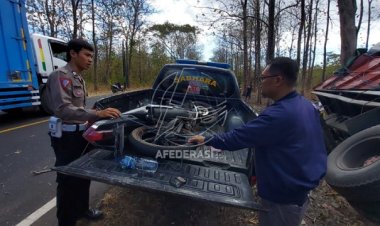 Tak Kuat Menanjak, Truk Bermuatan Minuman Mundur dan Lindas Pemotor, Satu Keluarga Dilaporkan Tewas