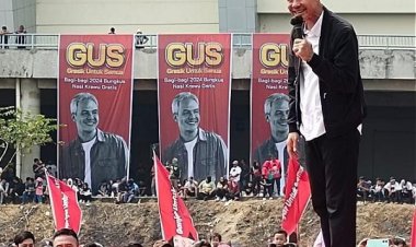 Ganjar Prawono Safari di Gresik Bagi Nasi Krawu dan Resmikan Posko Relawan Ganjar