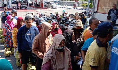 Demi Dapatkan Gas Melon 3 Kilogram, Warga Rela Antri Hingga 4 Jam