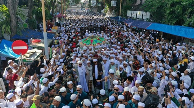 Puncak Haul Dzurriyah Abu Bakar Assegaf Ke-68,  Dipadati Puluhan Ribu Jamaah Dalam Negeri dan Mancanegara