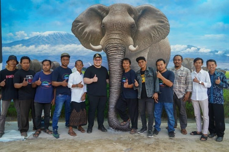 Mas Dhito Dorong Pelukis Ruslan Gelar Pameran Tunggal