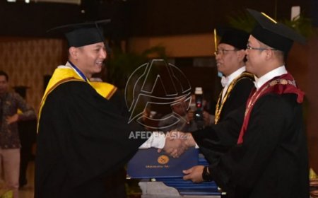 Bupati Arifin Raih Gelar Magister Dari Universitas Airlangga, Ini Harapannya