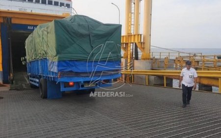 Launching Pelayaran Jangkar Lembar, Hanya 3 Truk yang Menyeberang