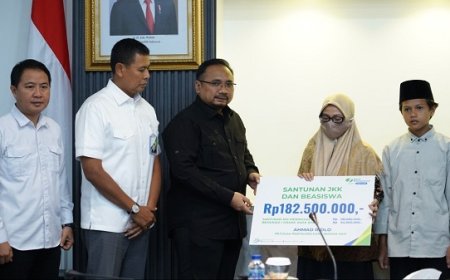 Wafat saat Bertugas Haji, Keluarga Ahmad Ridlo Terima Klaim Jaminan Kecelakaan Kerja