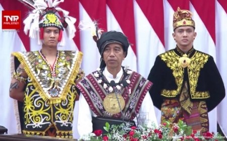 Sadar Sering Dijadikan Tameng, Jokowi: Foto Saya Dipasang Bareng Capres di Mana-mana