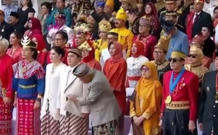 Ternyata Ini Sosok Desainer Baju Erick Thohir yang Sukses Bikin Pak Basuki Penasaran!