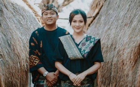 Bella Bonita Sabar Memijat Kaki Denny Caknan, Warganet Sewot: Namanya Juga Pengantin Baru!