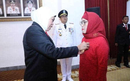 Kadinsos Jatim Bangga Terima Satya Lencana Karya Satya XXX