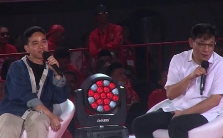 Kelakar Gibran Tanya Ke Budiman Sudjatmiko: Lho Nggak Jadi Dipecat Mas?