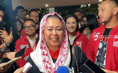 Digadang-gadang Jadi Bakal Cawapres, Yenny Wahid Bakal Ziarah ke Makam Gus Dur: Tunggu Petunjuk Bapak, Bapak Sendiri