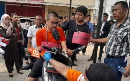 Fakta Horor Rekonstruksi Kasus Pembunuhan Mahasiswa UI: Korban Ditusuk 30 Kali, Pelaku Menangis