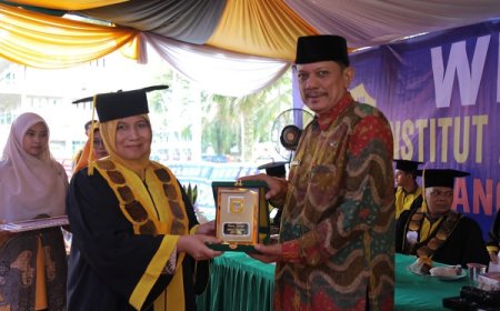 Staf Ahli Hadiri Wisuda Sarjana IAIDU Asahan