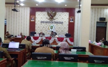 Raker Komisi III DPRD Trenggalek Bahas Raperda Tentang Perubahan APBD Tahun 2023