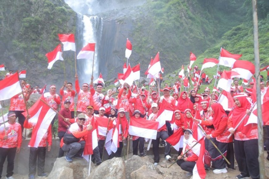 Wisata Air Terjun Ponot Dihiasi Bendera Merah Putih