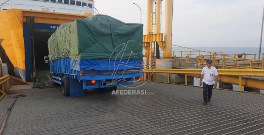 Launching Pelayaran Jangkar Lembar, Hanya 3 Truk yang Menyeberang