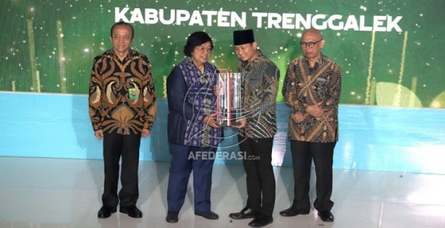 Bupati Arifin Raih Penghargaan Nirwasita Tantra 2022