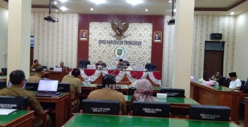 Raker Komisi III DPRD Trenggalek Bahas Raperda Tentang Perubahan APBD Tahun 2023