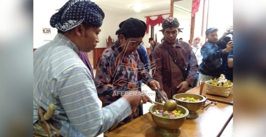 Jelang Hari Jadi Trenggalek, Bupati Arifin Gelar Tradisi Jamasan