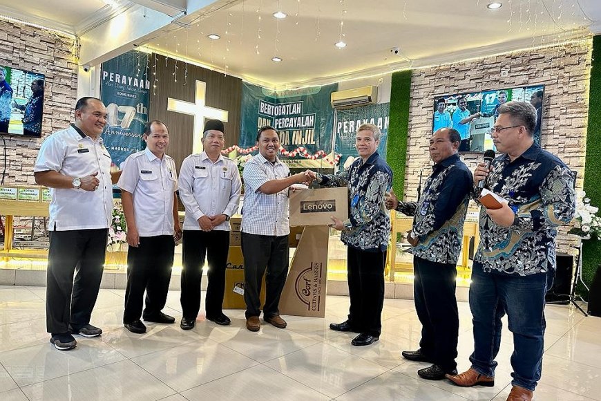 Pemkab Gelontor Bantuan Rp 700 Juta ke Gereja Gresik