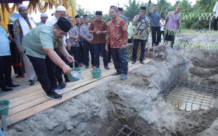 Bupati Letakkan Batu Pertama Pembangunan Masjid Baiturrahman