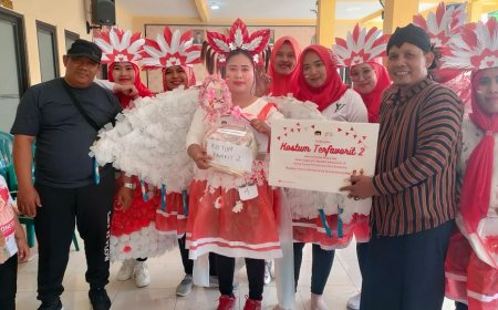 Jalan Sehat Pakai Pakaian Baju Adat dari Daur Ulang Sampah