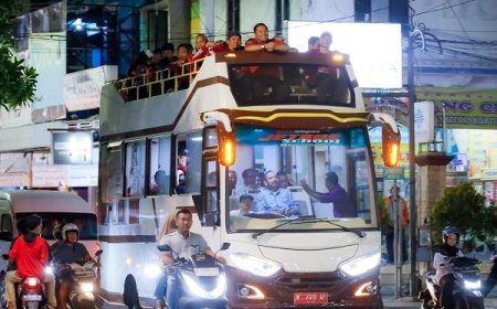 Gus Yani Ajak Bupati Ngawi Keliling Destinasi Wisata Bandar Grisse  Naik Bus Terbuka