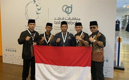 Santri MA Al Hikmah 2 Brebes Juara II Kompetisi Internasional Debat Bahasa Arab di Qatar