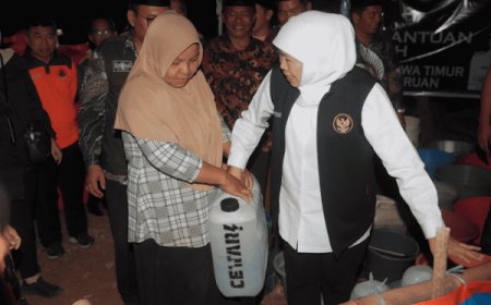 Tangani Kekeringan di Desa Pasrepan Pasuruan, Gubernur Khofifah Distribusikan 10 Ribu Liter Air Bersih