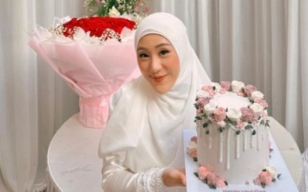 Larissa Chou Pegang Buket Bunga Besar Saat Hari Pernikahan, Ternyata Maknanya Romantis Banget